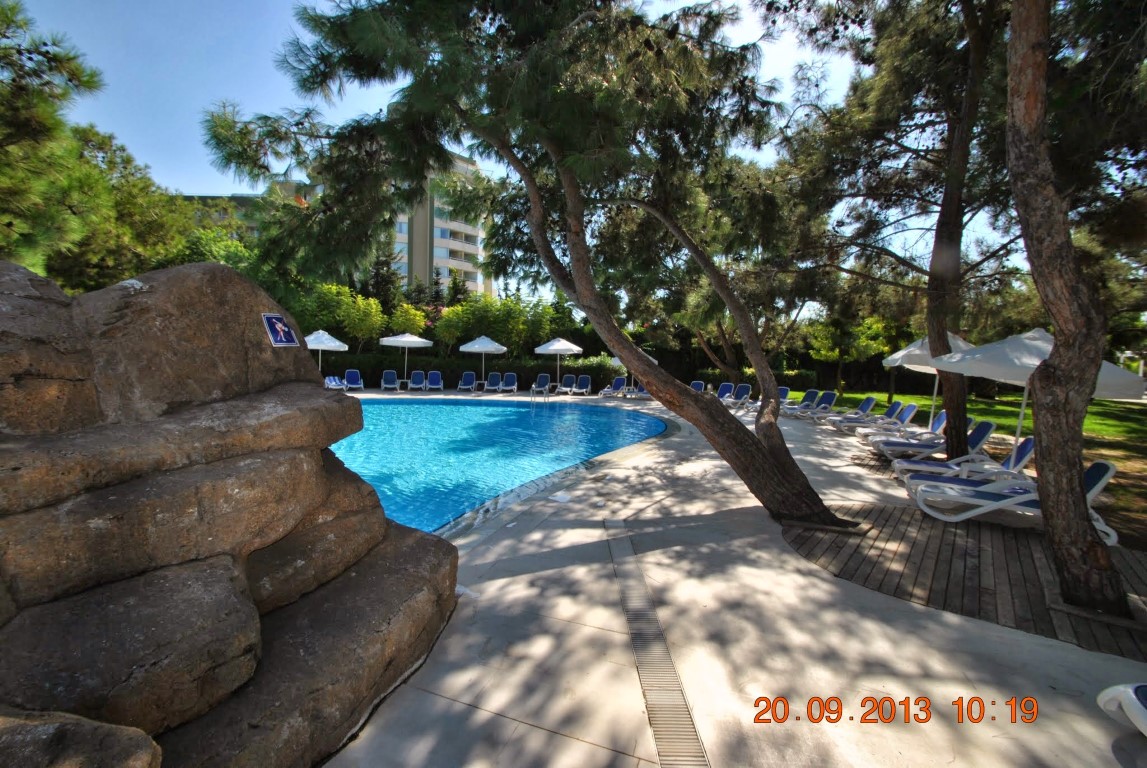 imagini hotel TITANIC LARA